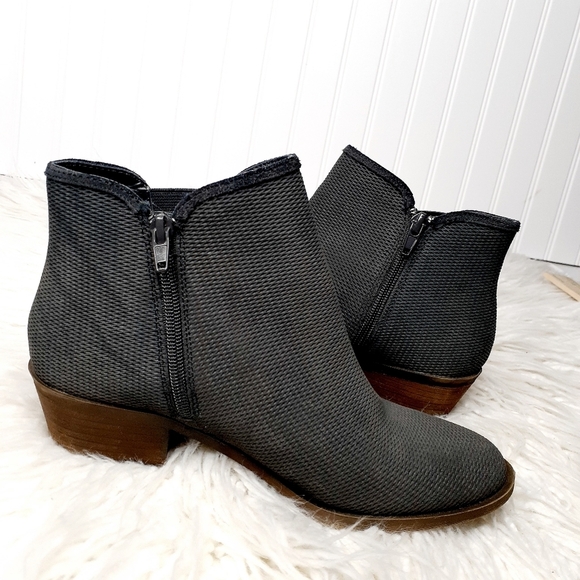 kensie Women's Gerona Ankle Boot E898 - Picture 4 of 11